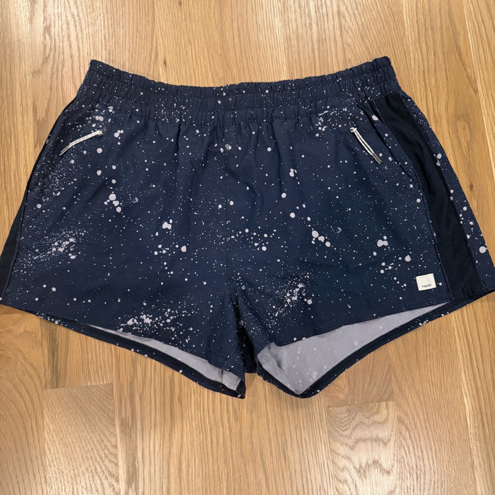 Vuori Dash Navy Splatter Print Shorts Large